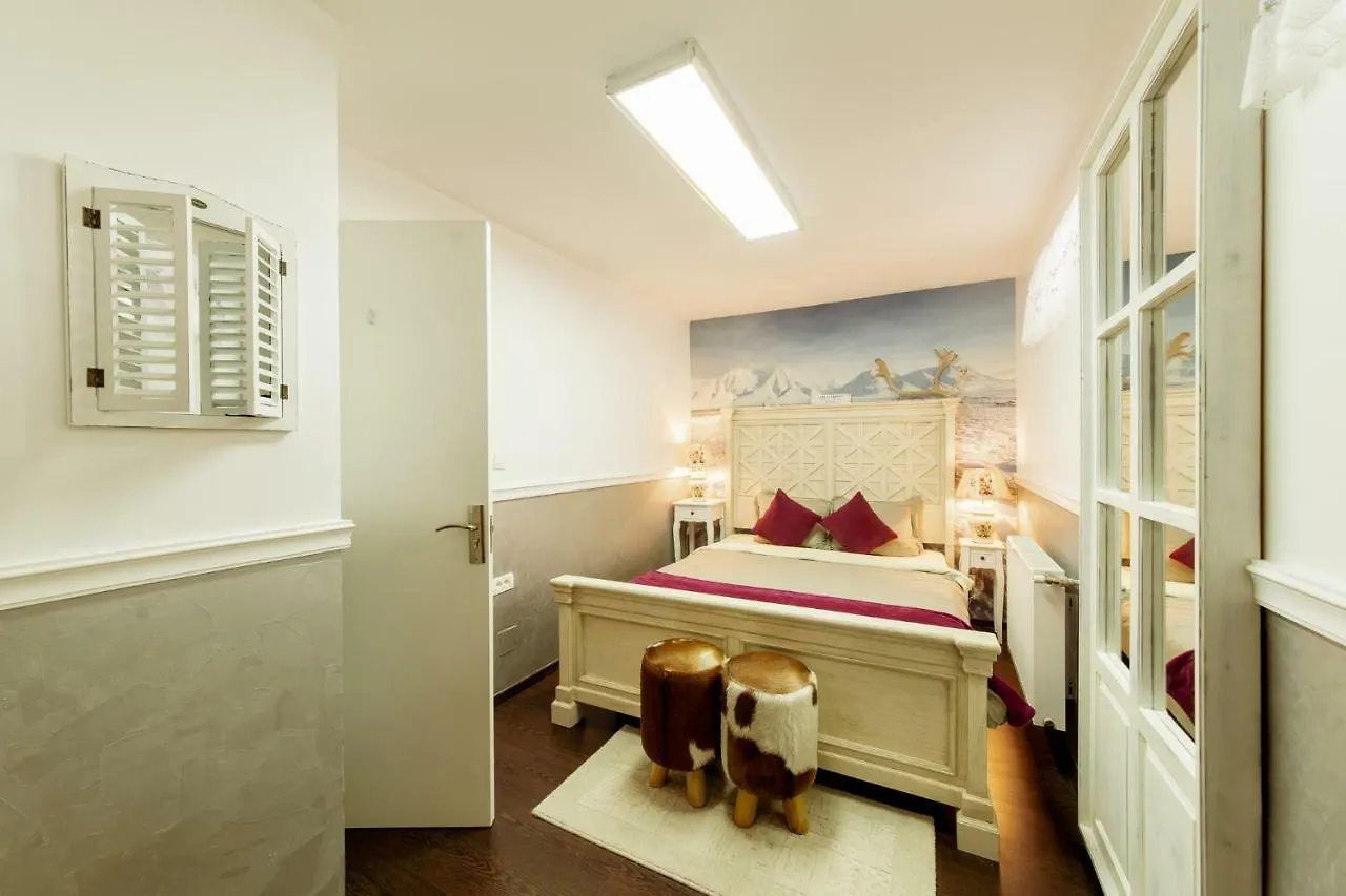 Апартаменты Casa Barasti Бухарест 0*,  Румыния